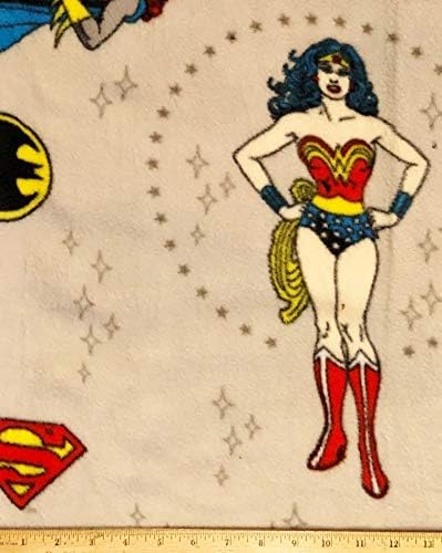 1-1 / 2 Ярд - Руното плат DC Comics, жената-Чудо и приятели - Официално лицензирани (чудесно за капитониране, шиене, занаяти, ватирани одеала, възглавници и още много други) 1,